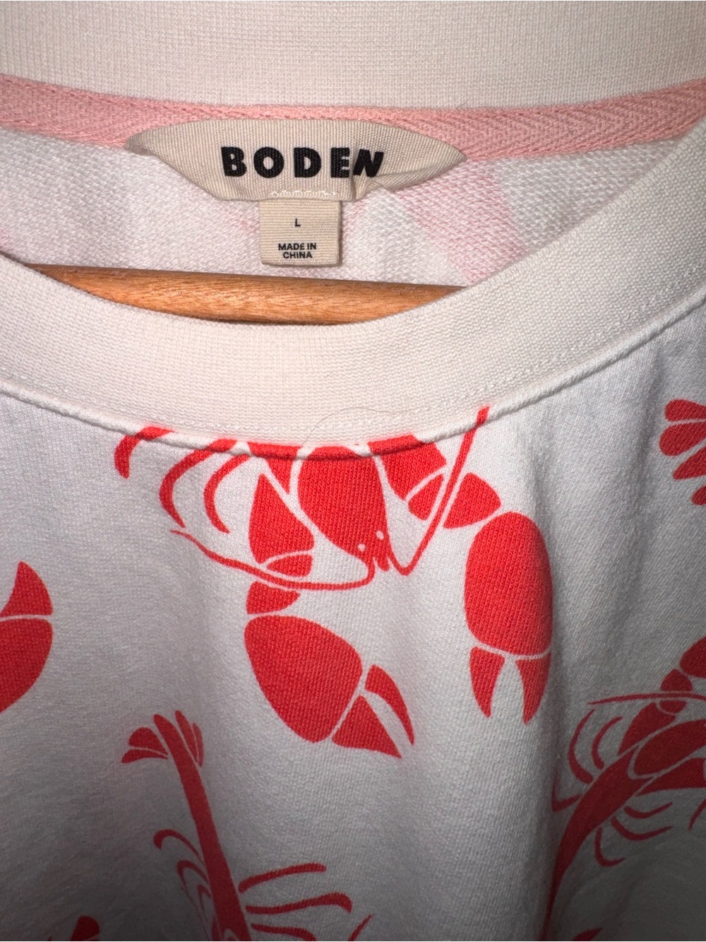 Boden Women's Off White Ref Lobster Print Sweatshirt. Size Large - Picture 4 of 15